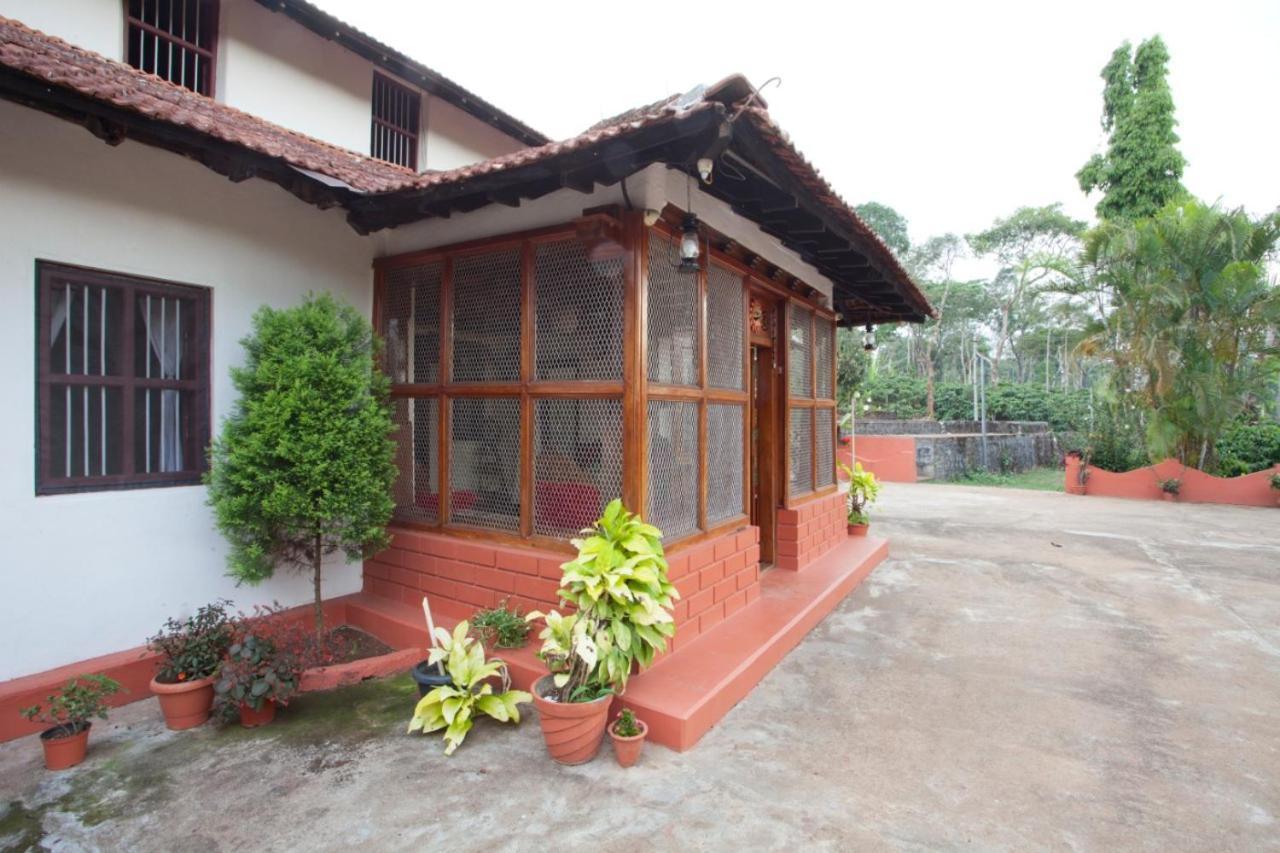 Sardar Bahadur'S Heritage Bungalow Estate Stay Napoklu Exterior foto